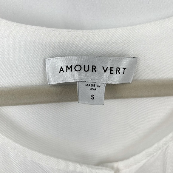 Amour Vert Tencel button front short sleeved blouse in White size Small - Picture 2 of 9